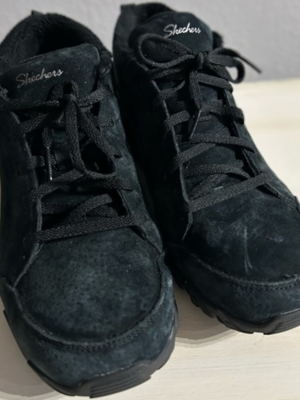 Skechers Womens Black Suede Lace-Up Sneakers With Archfit